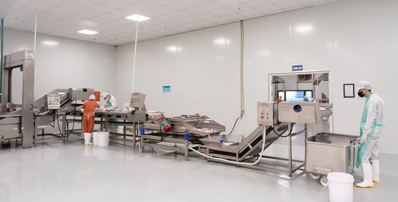 Sản xuất tại nh&agrave; m&aacute;y hiện đại, &ldquo;Ăn c&ugrave;ng B&agrave; Tuyết&rdquo; hướng tới chuẩn h&oacute;a đồ ăn vặt- Ảnh 1.