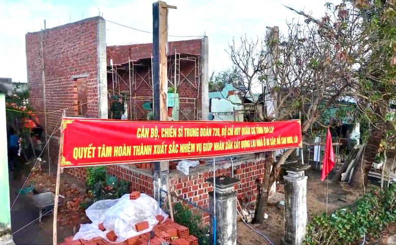 Bộ đội Gia Lai dựng nh&agrave; cho d&acirc;n v&ugrave;ng lũ trong ng&agrave;y 22/12- Ảnh 3.