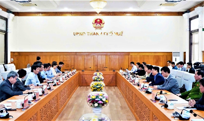 Thứ trưởng Nguyễn Tường Văn: Huế phát triển đô thị thông minh gắn với quy hoạch và di sản- Ảnh 3. Thứ trưởng Nguyễn Tường Văn: Huế phát triển đô thị thông minh gắn với quy hoạch và di sản- Ảnh 3.