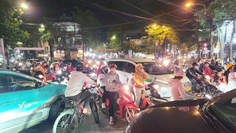 Quảng Ngãi khởi công mở rộng nút giao thông ngã 5 cũ- Ảnh 5. Quảng Ngãi khởi công mở rộng nút giao thông ngã 5 cũ- Ảnh 5.