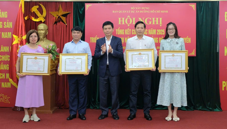 Thứ trưởng Lê Anh Tuấn: Ban QLDA đường Hồ Chí Minh cần tiếp tục tinh - gọn - chuyên nghiệp- Ảnh 2. Thứ trưởng Lê Anh Tuấn: Ban QLDA đường Hồ Chí Minh cần tiếp tục tinh - gọn - chuyên nghiệp- Ảnh 2.