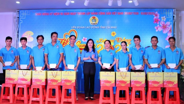 Nhiều hoạt động chăm lo Tết 2026 cho người lao động ở Cà Mau- Ảnh 1. Nhiều hoạt động chăm lo Tết 2026 cho người lao động ở Cà Mau- Ảnh 1.