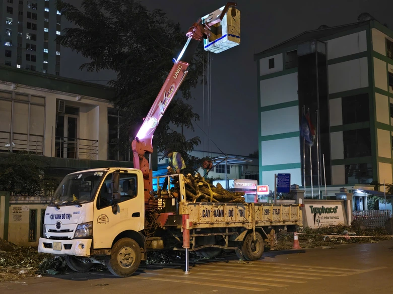 H&agrave; Nội khẩn trương mở rộng vỉa h&egrave;, giảm &ugrave;n tắc khu vực Bến xe Nước Ngầm- Ảnh 4.