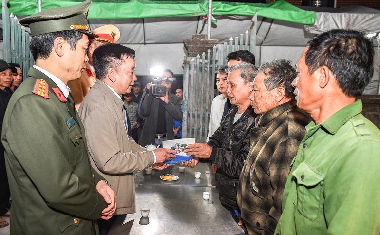 7 &ocirc; t&ocirc; va chạm li&ecirc;n ho&agrave;n tr&ecirc;n QL5 qua Hải Ph&ograve;ng: Tạm giữ khẩn cấp t&agrave;i xế xe đầu k&eacute;o- Ảnh 3.