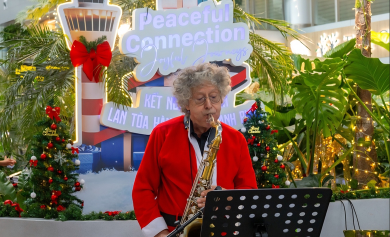 Tưng bừng kh&ocirc;ng kh&iacute; Gi&aacute;ng sinh, ch&agrave;o đ&oacute;n năm mới tại Cảng h&agrave;ng kh&ocirc;ng quốc tế Đ&agrave; Nẵng- Ảnh 3.