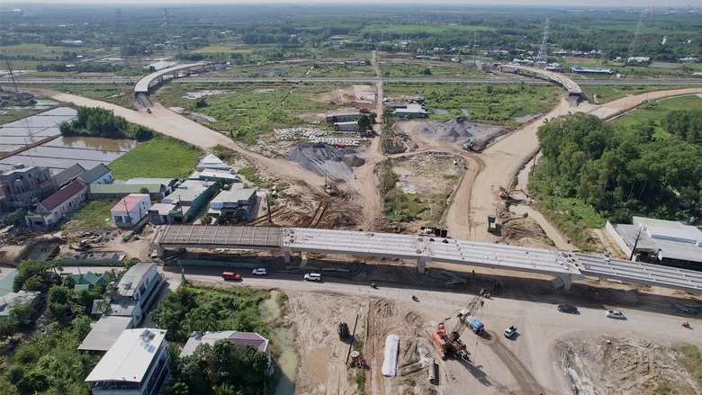 Đồng Nai phát lệnh “3 ca, 4 kíp” chạy đua nước rút giải ngân 3.400 tỷ đồng còn lại- Ảnh 1. Đồng Nai phát lệnh “3 ca, 4 kíp” chạy đua nước rút giải ngân 3.400 tỷ đồng còn lại- Ảnh 1.