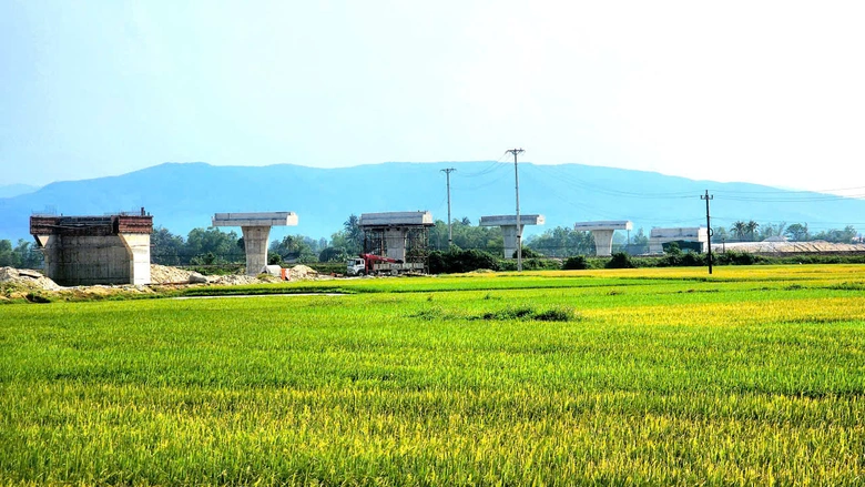 Quảng Ng&atilde;i chuẩn bị mặt bằng dự &aacute;n đường sắt tốc độ cao đến đ&acirc;u?- Ảnh 4.