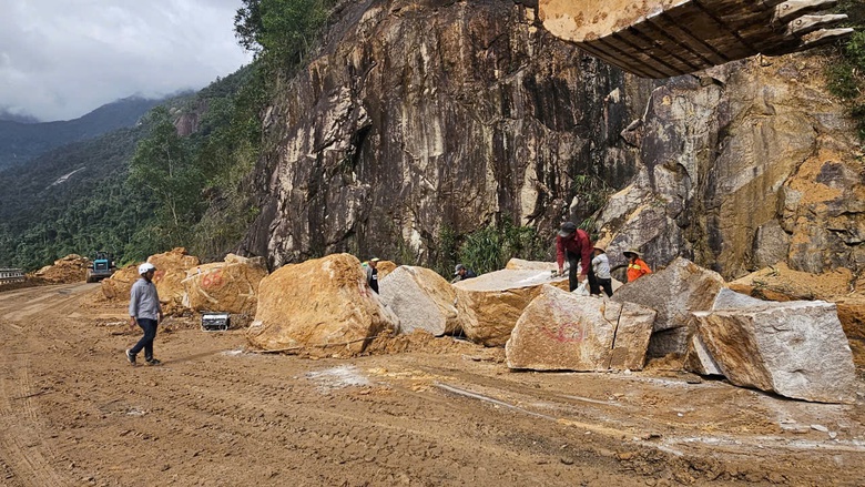 Phương tiện dưới 5 tấn v&agrave; xe kh&aacute;ch dưới 16 chỗ được ph&eacute;p qua đ&egrave;o Kh&aacute;nh L&ecirc;- Ảnh 2.