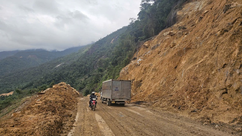 Phương tiện dưới 5 tấn v&agrave; xe kh&aacute;ch dưới 16 chỗ được ph&eacute;p qua đ&egrave;o Kh&aacute;nh L&ecirc;- Ảnh 1.