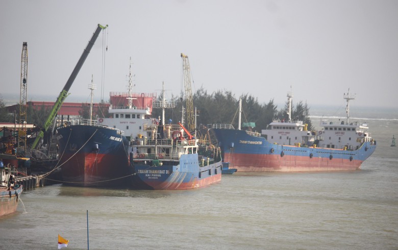 Hiện trường cứu hộ t&agrave;u h&agrave;ng chở hơn 2.350 tấn clinke gặp nạn tại Cửa Việt- Ảnh 11.