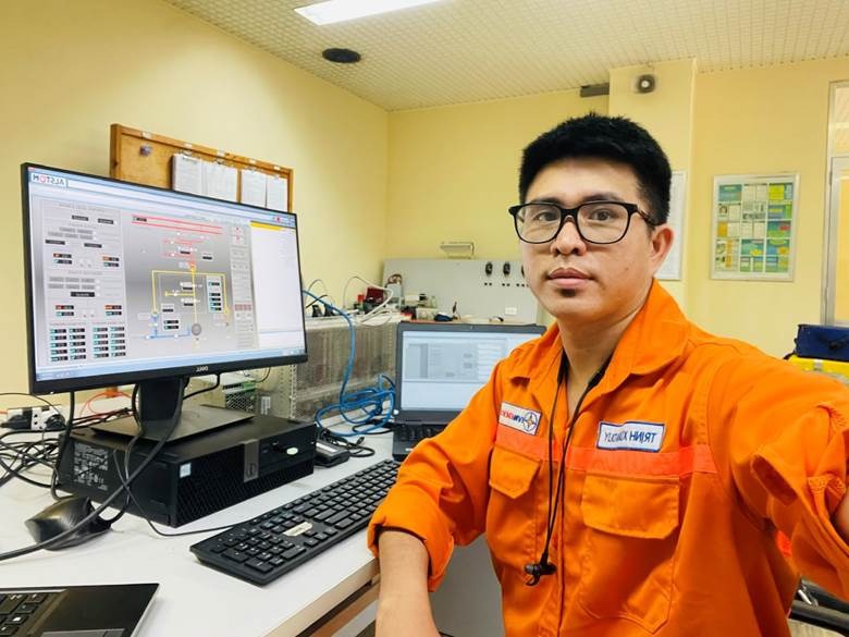 Kỹ sư Trịnh Xuân Duy – người "bắc nhịp" từ công nghệ thông tin đến điều khiển nhà máy điện- Ảnh 1. Kỹ sư Trịnh Xuân Duy – người "bắc nhịp" từ công nghệ thông tin đến điều khiển nhà máy điện- Ảnh 1.