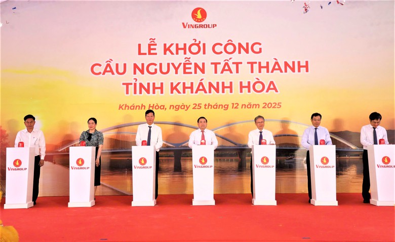 Khởi c&ocirc;ng cầu vượt k&ecirc;nh đ&agrave;o Thủy Triều kết nối s&acirc;n bay quốc tế Cam Ranh- Ảnh 1.