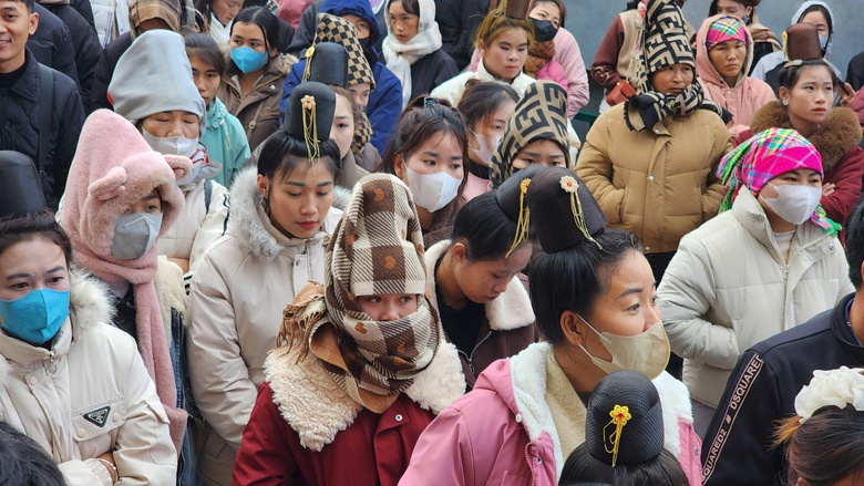 Cảnh s&aacute;t giao th&ocirc;ng Sơn La tận t&igrave;nh, th&iacute; sinh phấn khởi khi s&aacute;t hạch giấy ph&eacute;p l&aacute;i xe- Ảnh 2.