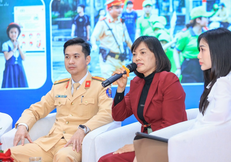 Ba trụ cột nh&agrave; trường - gia đ&igrave;nh - x&atilde; hội tạo nền tảng an to&agrave;n giao th&ocirc;ng học đường- Ảnh 1.