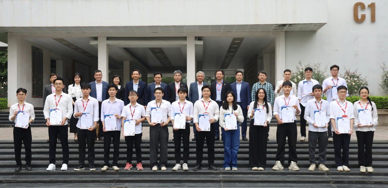 Petrolimex tiếp sức tri thức, đồng hành cùng sinh viên Đại học Bách Khoa- Ảnh 7. Petrolimex tiếp sức tri thức, đồng hành cùng sinh viên Đại học Bách Khoa- Ảnh 7.