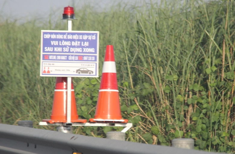 Cao tốc Trung Lương - Mỹ Thuận: Cảnh b&aacute;o tai nạn từ những cụm ch&oacute;p n&oacute;n ven đường- Ảnh 2.