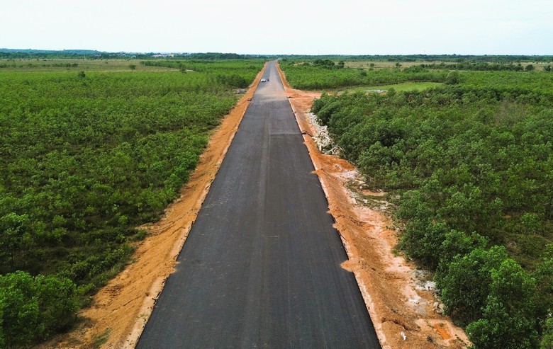Trời tạnh r&aacute;o, nh&agrave; thầu đẩy nhanh tiến độ dự &aacute;n hơn 415 tỷ đồng ở Quảng Trị- Ảnh 10.