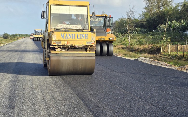 Trời tạnh r&aacute;o, nh&agrave; thầu đẩy nhanh tiến độ dự &aacute;n hơn 415 tỷ đồng ở Quảng Trị- Ảnh 3.