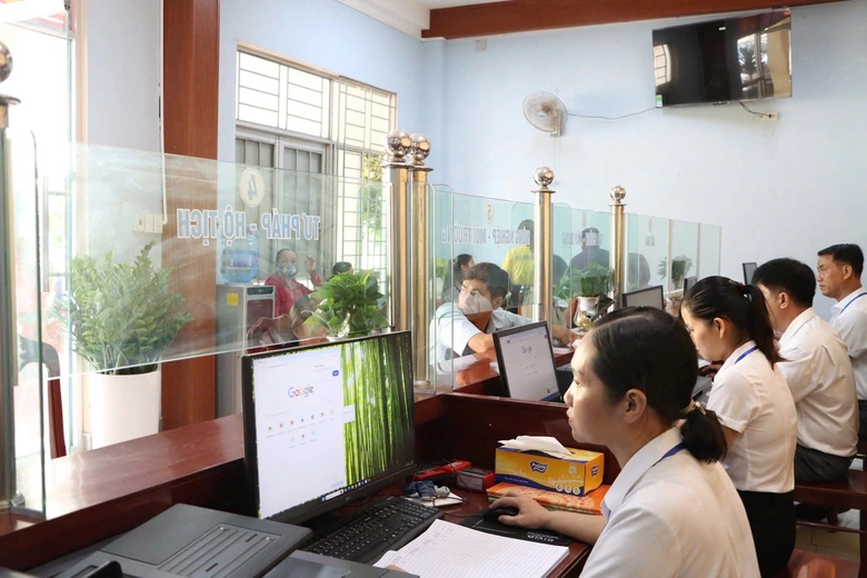 Quảng Ng&atilde;i cảnh b&aacute;o thủ đoạn giả danh c&aacute;n bộ để lừa tiền người d&acirc;n- Ảnh 2.