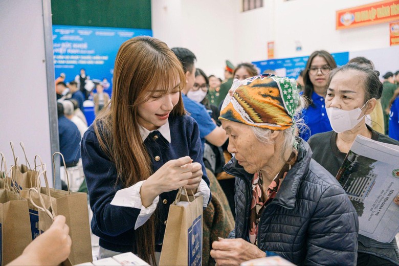 Long Ch&acirc;u v&agrave; H&ograve;a Minzy kể c&acirc;u chuyện sức khỏe Việt bằng &acirc;m nhạc- Ảnh 2.