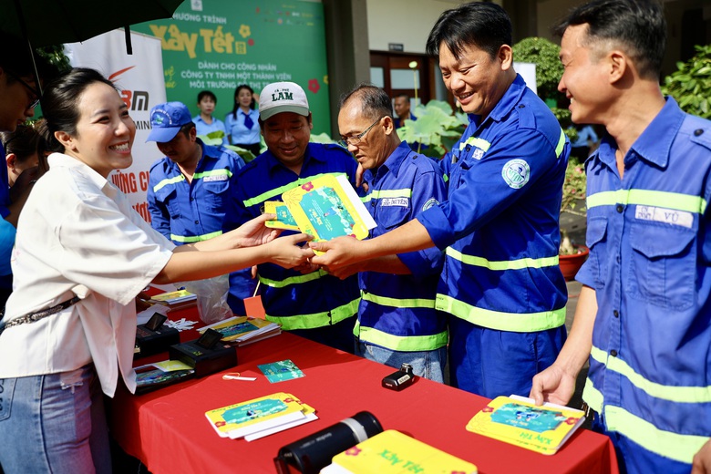 TP.HCM: 500 c&ocirc;ng nh&acirc;n vệ sinh được chăm lo "trọn g&oacute;i" đ&oacute;n Tết 2026- Ảnh 7.