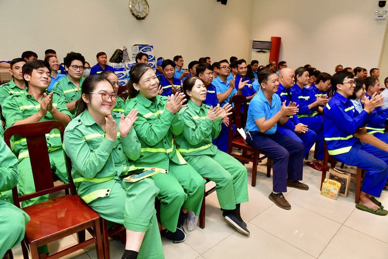 TP.HCM: 500 c&ocirc;ng nh&acirc;n vệ sinh được chăm lo "trọn g&oacute;i" đ&oacute;n Tết 2026- Ảnh 2.