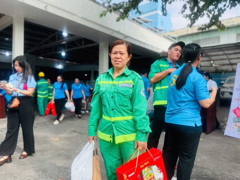 TP.HCM: 500 c&ocirc;ng nh&acirc;n vệ sinh được chăm lo "trọn g&oacute;i" đ&oacute;n Tết 2026- Ảnh 14.