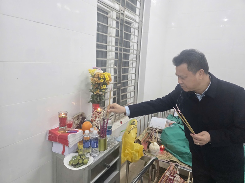 Ủy ban ATGT Quốc gia thăm hỏi gia đình nạn nhân vụ lật xe khách ở Lào Cai- Ảnh 2. Ủy ban ATGT Quốc gia thăm hỏi gia đình nạn nhân vụ lật xe khách ở Lào Cai- Ảnh 2.