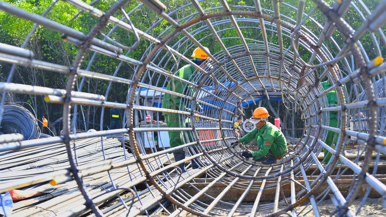 Nhộn nhịp thi c&ocirc;ng cao tốc C&agrave; Mau - Đất Mũi, đường ra đảo H&ograve;n Khoai- Ảnh 8.