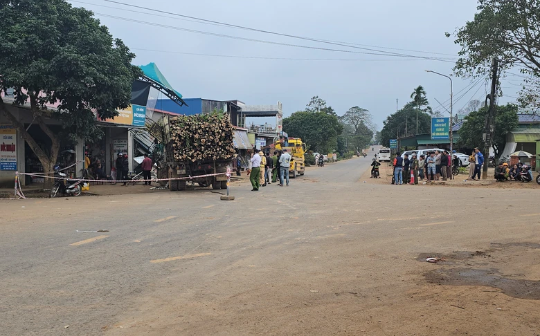 Hiện trường vụ tai nạn l&agrave;m một người tử vong, 4 người bị thương ở Quảng Trị- Ảnh 3.