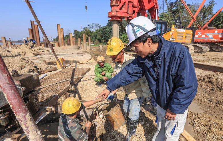 Phương Thành tranh thủ từng ngày đua tiến độ thi công cầu dây văng quy mô lớn nhất Thủ đô- Ảnh 2. Phương Thành tranh thủ từng ngày đua tiến độ thi công cầu dây văng quy mô lớn nhất Thủ đô- Ảnh 2.