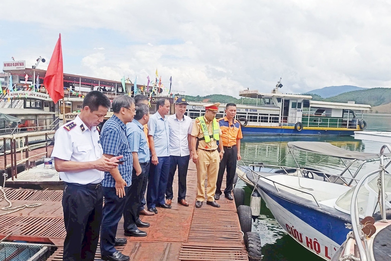 Ho&agrave;n thiện ph&aacute;p luật, tăng ứng dụng c&ocirc;ng nghệ để bảo đảm an to&agrave;n đường thủy- Ảnh 2.