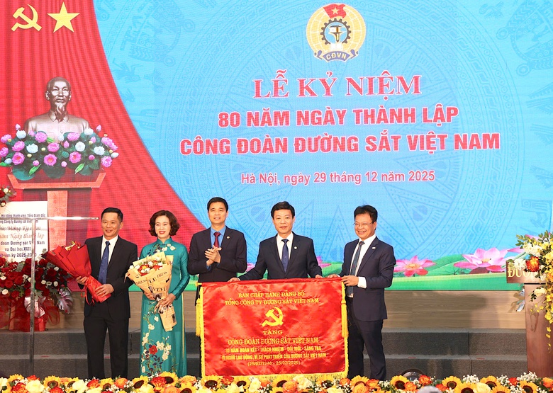 C&ocirc;ng đo&agrave;n Đường sắt Việt Nam kỷ niệm 80 năm th&agrave;nh lập- Ảnh 2.