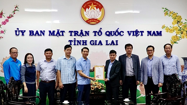 Bộ X&acirc;y dựng trao 1 tỷ đồng hỗ trợ Gia Lai khắc phục hậu quả thi&ecirc;n tai- Ảnh 3.