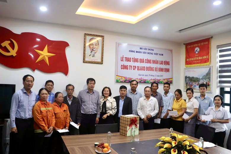 Bộ X&acirc;y dựng trao 1 tỷ đồng hỗ trợ Gia Lai khắc phục hậu quả thi&ecirc;n tai- Ảnh 5.