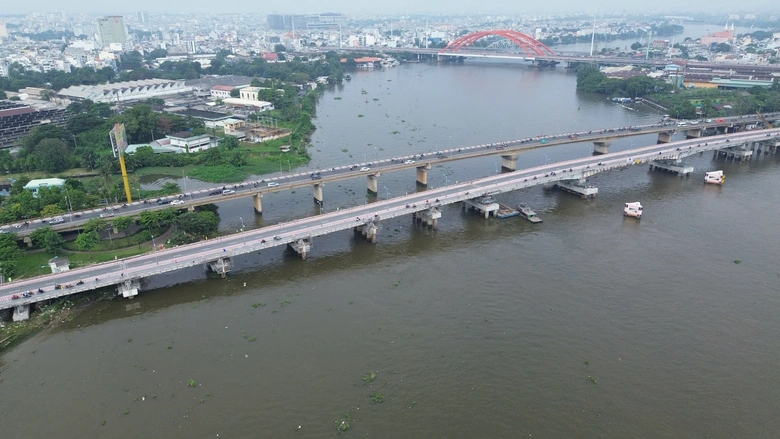 S&ocirc;ng S&agrave;i G&ograve;n th&ocirc;ng luồng nhờ n&acirc;ng tĩnh kh&ocirc;ng cầu: Bước tiến lớn cho vận tải thủy TP.HCM- Ảnh 1.