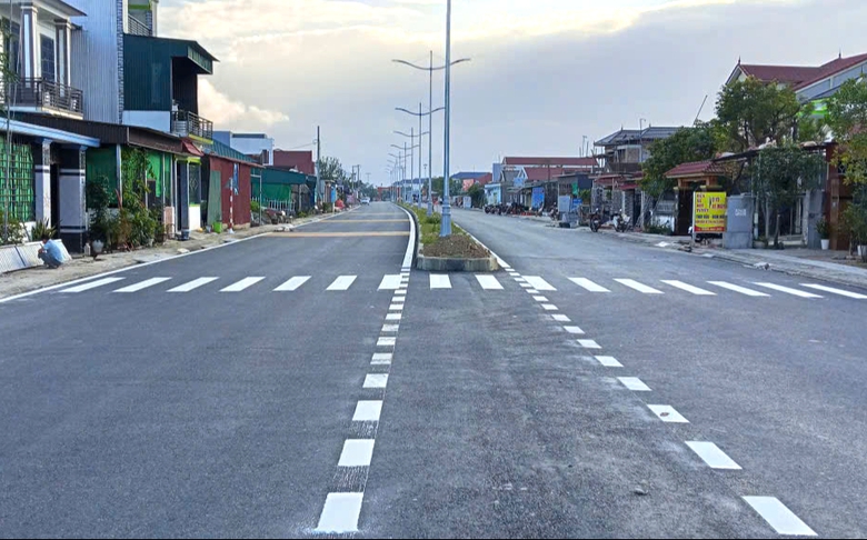 Nh&agrave; thầu chạy nước r&uacute;t, kỳ vọng th&ocirc;ng tuyến quốc lộ 8C trong năm 2025- Ảnh 1.