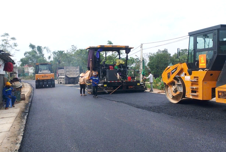 Nh&agrave; thầu chạy nước r&uacute;t, kỳ vọng th&ocirc;ng tuyến quốc lộ 8C trong năm 2025- Ảnh 3.