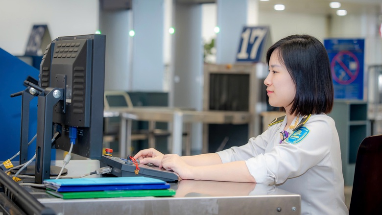 S&acirc;n bay Nội B&agrave;i dự kiến đ&oacute;n gần 115.000 lượt kh&aacute;ch trong ng&agrave;y cao điểm dịp Tết Dương lịch- Ảnh 6.