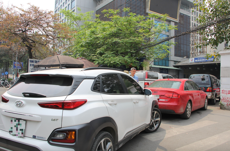 Đăng kiểm ô tô dịp Tết Dương lịch: Nơi nghỉ 4 ngày, nơi chỉ nghỉ 1 ngày- Ảnh 1. Đăng kiểm ô tô dịp Tết Dương lịch: Nơi nghỉ 4 ngày, nơi chỉ nghỉ 1 ngày- Ảnh 1.