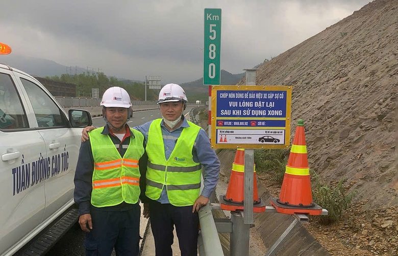 Hàng loạt thiết bị cảnh báo nguy hiểm trên cao tốc bị mất cắp- Ảnh 1. Hàng loạt thiết bị cảnh báo nguy hiểm trên cao tốc bị mất cắp- Ảnh 1.