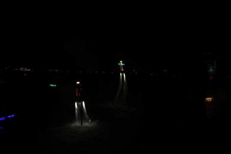 Bùng nổ đêm hội flyboard chào đón năm mới trên sông Đồng Nai- Ảnh 14. Bùng nổ đêm hội flyboard chào đón năm mới trên sông Đồng Nai- Ảnh 14.