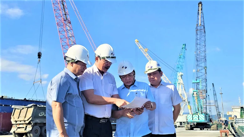 Kh&aacute;nh Ho&agrave;: Vướng thủ tục, dự &aacute;n Bến số 2 - Cảng Ba Ng&ograve;i vẫn chậm tiến độ- Ảnh 1.