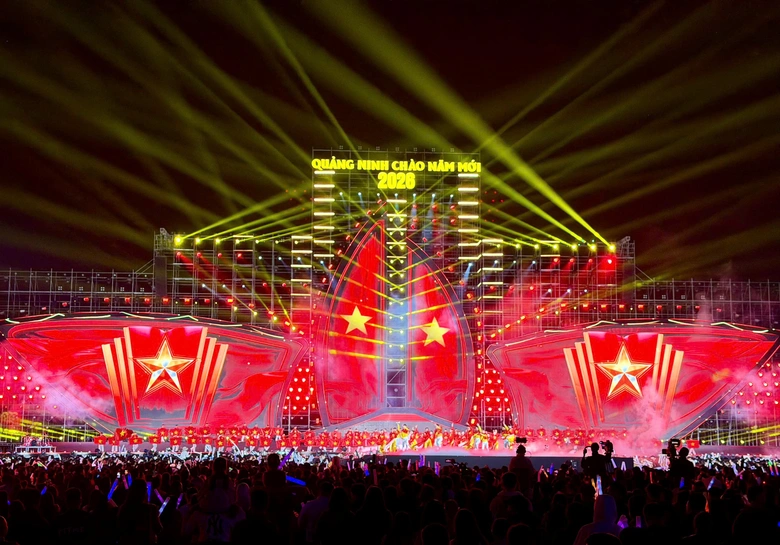 Quảng Ninh rực rỡ đ&ecirc;m nghệ thuật Countdown 2026 ch&agrave;o mừng năm mới- Ảnh 5.