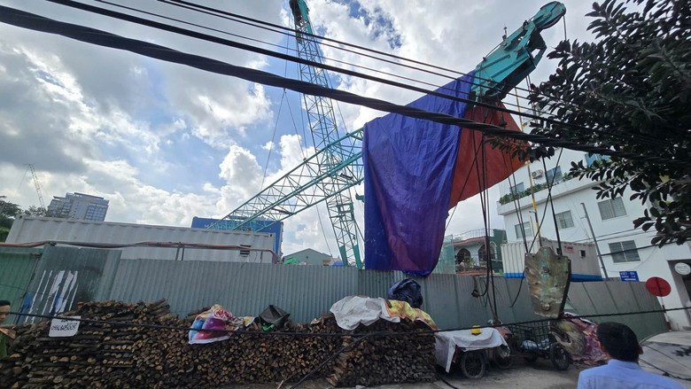 G&atilde;y cần cẩu c&ocirc;ng tr&igrave;nh ở trung t&acirc;m Đ&agrave; Nẵng- Ảnh 1.