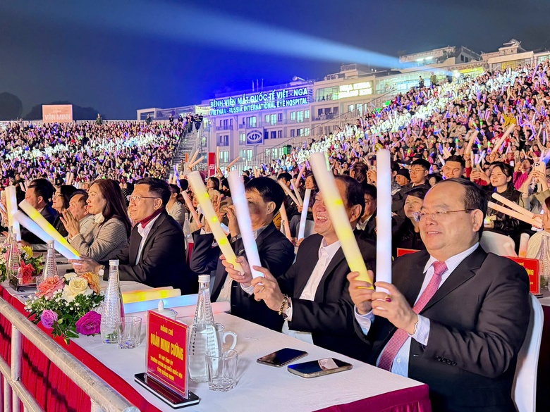 Quảng Ninh rực rỡ đ&ecirc;m nghệ thuật Countdown 2026 ch&agrave;o mừng năm mới- Ảnh 6.