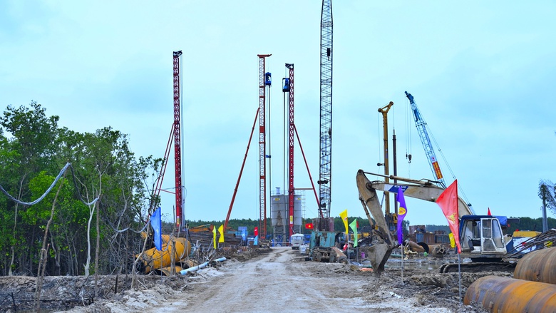 Hối hả thi c&ocirc;ng cao tốc C&agrave; Mau - Đất Mũi xuy&ecirc;n Tết- Ảnh 5.