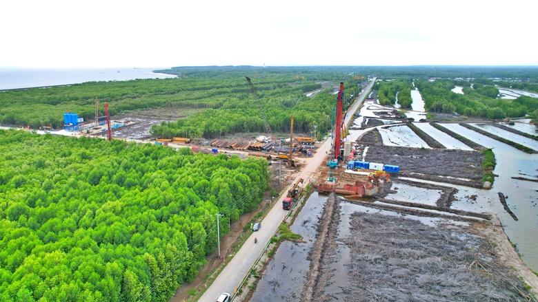 Giải ph&oacute;ng mặt bằng cao tốc C&agrave; Mau - Đất Mũi: Người d&acirc;n đồng thuận giao đất l&agrave;m đường- Ảnh 1.