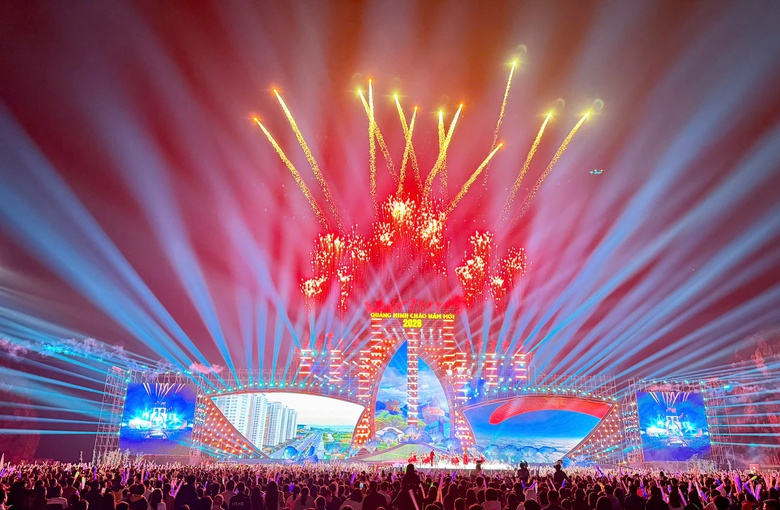 Quảng Ninh rực rỡ đ&ecirc;m nghệ thuật Countdown 2026 ch&agrave;o mừng năm mới- Ảnh 2.