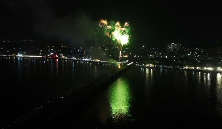 Đồng Nai: Ph&aacute;o hoa rực s&aacute;ng với h&agrave;ng chục ng&agrave;n người h&ograve;a nhịp Countdown đ&oacute;n năm mới 2026- Ảnh 12.